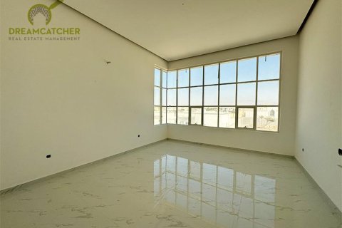 5 bedrooms Villa in Al Qusaidat, UAE No. 74808 16