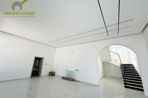 5 bedrooms Villa in Al Qusaidat, UAE No. 74808 9
