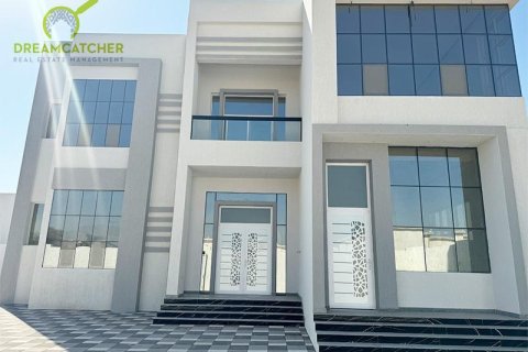 5 bedrooms Villa in Al Qusaidat, UAE No. 74808 2