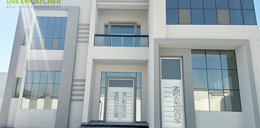 5 bedrooms Villa in Al Qusaidat, UAE No. 74808