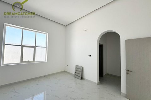 5 bedrooms Villa in Al Qusaidat, UAE No. 74808 12