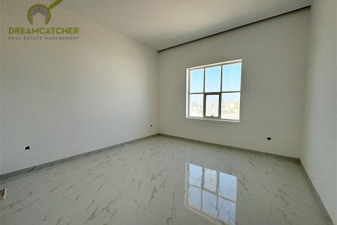 5 bedrooms Villa in Al Qusaidat, UAE No. 74808 6