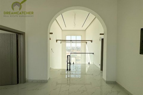 5 bedrooms Villa in Al Qusaidat, UAE No. 74808 5