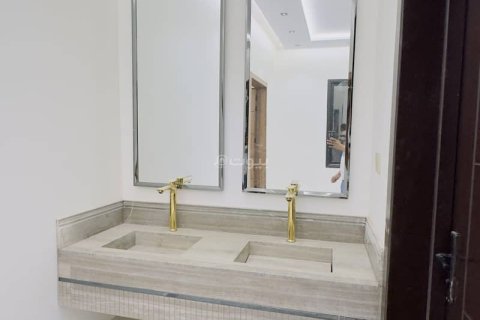 5 bedrooms Villa in Riyadh, Saudi Arabia No. 60635 18