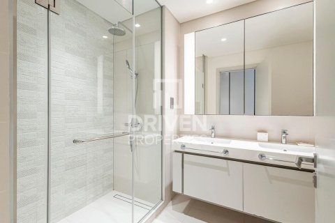 Квартира с 2 спальнями в EMAAR Beachfront, ОАЭ №85307 7