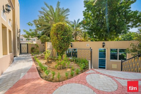 Villa de 6 chambres à Dubai, UAE No. 99941 23