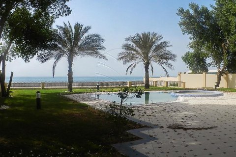 5 bedrooms Villa in Marina Village, UAE No. 91534 3