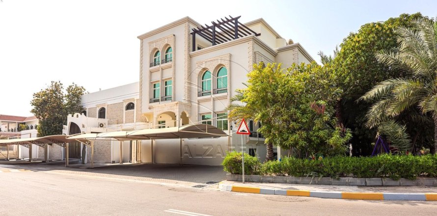 Villa de 8 dormitorios en Al Bateen, UAE No. 91523