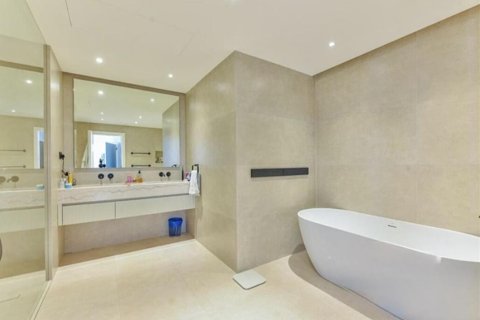 Villa de 5 dormitorios en Jumeirah Islands, UAE No. 87854 14