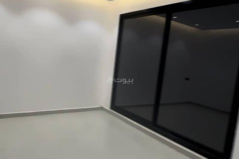 5 bedrooms Villa in Riyadh, Saudi Arabia No. 60405 12