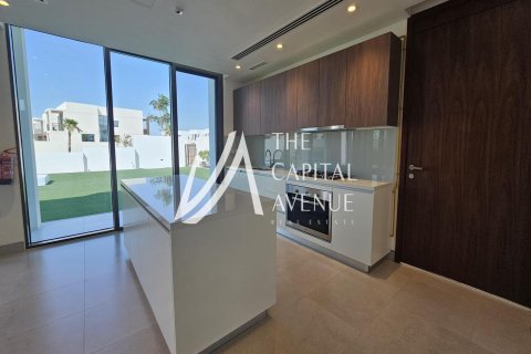 Villa de 4 dormitorios en Abu Dhabi, UAE No. 86556 5