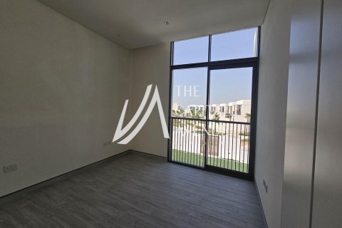 Villa de 4 dormitorios en Abu Dhabi, UAE No. 86556 8
