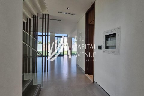 Villa de 4 dormitorios en Abu Dhabi, UAE No. 86556 3