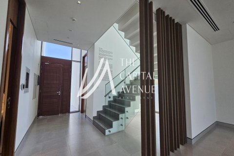 Villa de 4 dormitorios en Abu Dhabi, UAE No. 86556 18