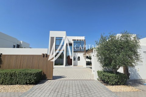 Villa de 4 dormitorios en Abu Dhabi, UAE No. 86556 2