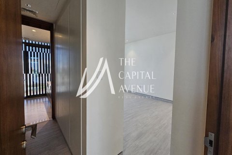 Villa de 4 dormitorios en Abu Dhabi, UAE No. 86556 10
