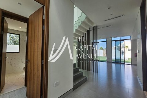 Villa de 4 dormitorios en Abu Dhabi, UAE No. 86556 13