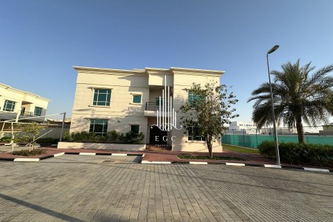 Villa de 6 chambres à Khalifa City, UAE No. 37737 1