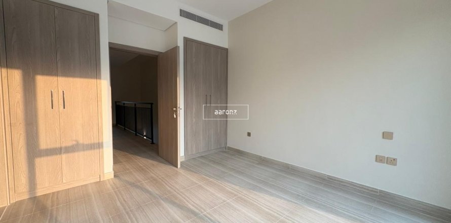Villa de 3 dormitorios en Dubai, UAE No. 104324