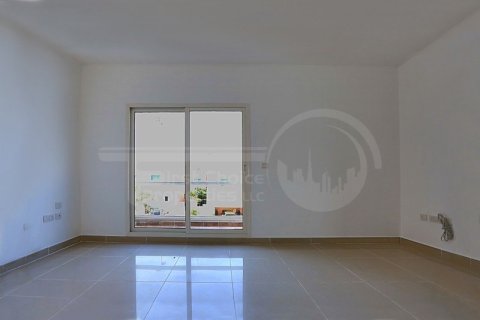 3 bedrooms Villa in Abu Dhabi, UAE No. 13320 8