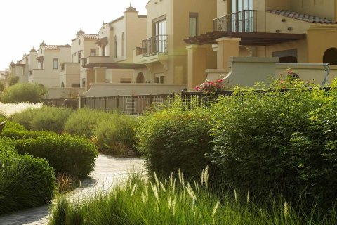 2 bedrooms Villa in Mirdif, UAE No. 6347 6