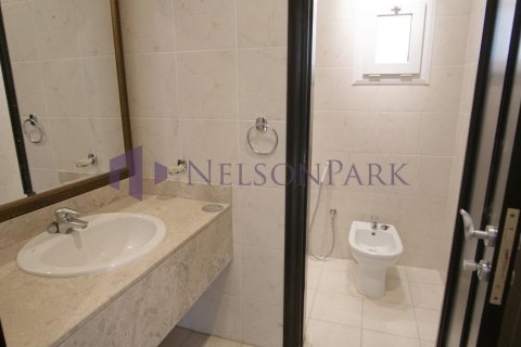 6 bedrooms Villa in Doha, Qatar No. 57482 7