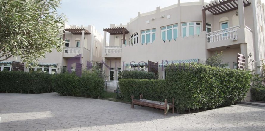 6 bedrooms Villa in Doha, Qatar No. 57482