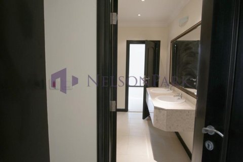 6 bedrooms Villa in Doha, Qatar No. 57482 15