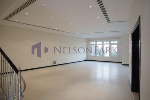 6 bedrooms Villa in Doha, Qatar No. 57482 3