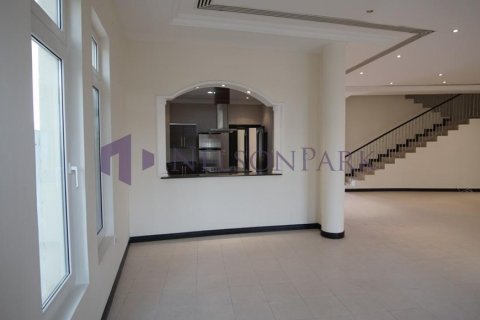 6 bedrooms Villa in Doha, Qatar No. 57482 2
