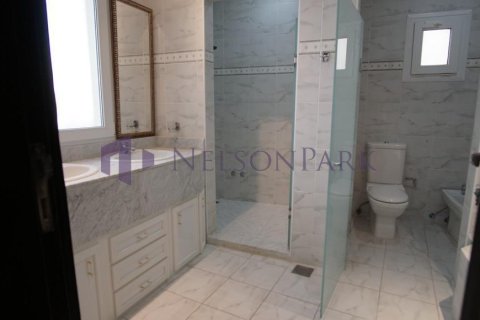 6 bedrooms Villa in Doha, Qatar No. 57482 22