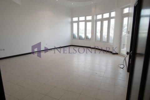 6 bedrooms Villa in Doha, Qatar No. 57482 16
