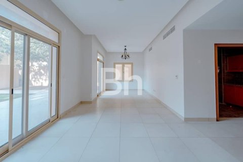 4 bedrooms Villa in Khalifa City, UAE No. 63184 2