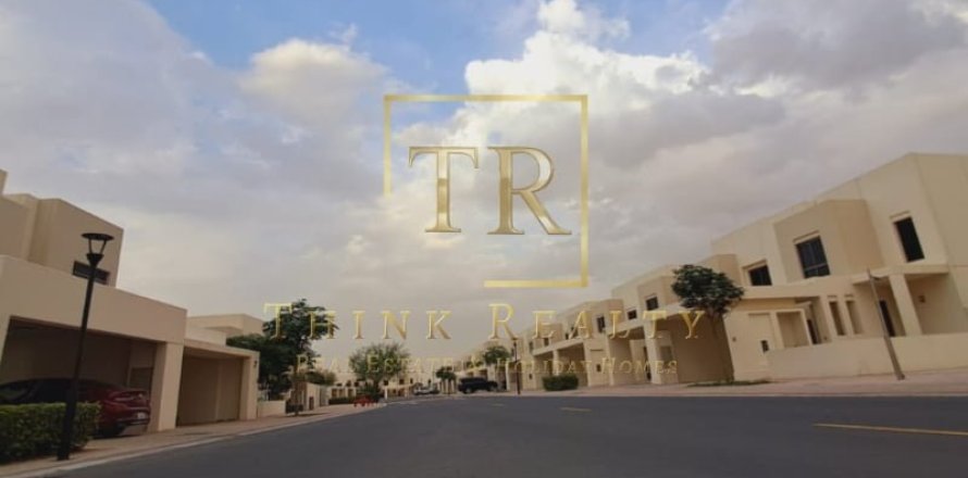 Townhouse de 4 dormitorios en Town Square, UAE No. 9662