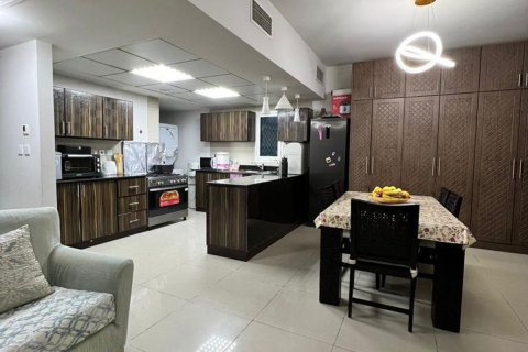 Commercial property de 4 dormitorios en Al Reef, UAE No. 10101 5