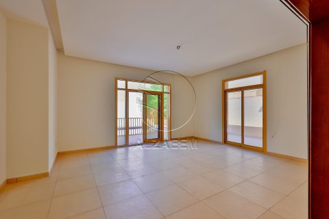 Villa de 5 chambres à Abu Dhabi, UAE No. 90199 10