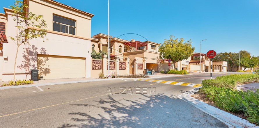 Villa de 5 chambres à Abu Dhabi, UAE No. 90199