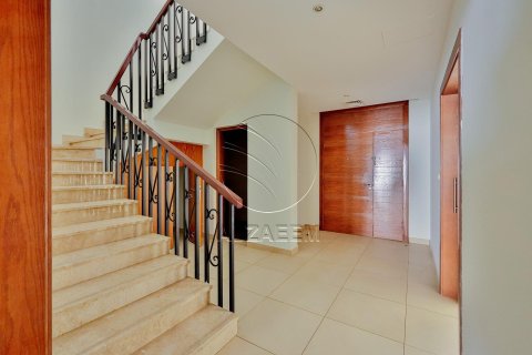 Villa de 5 chambres à Abu Dhabi, UAE No. 90199 13