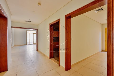 Villa de 5 chambres à Abu Dhabi, UAE No. 90199 11