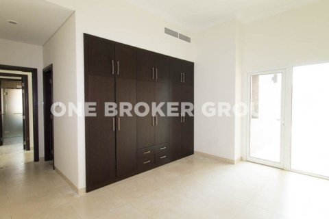 Villa de 4 chambres à Al Barsha, UAE No. 981 8