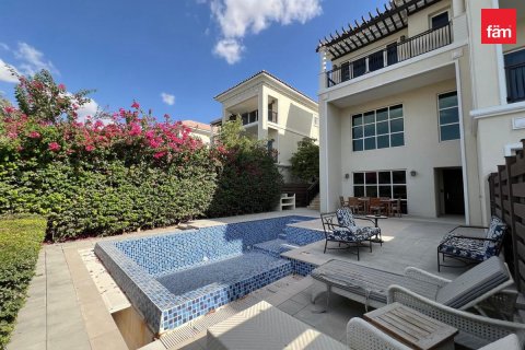 Villa de 4 dormitorios en Dubai, UAE No. 39046 29