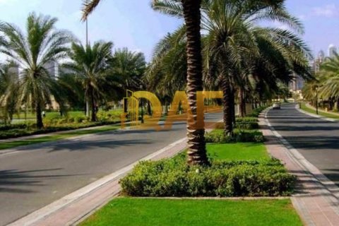 7 bedrooms Villa in Emirates Hills, UAE No. 3680 14
