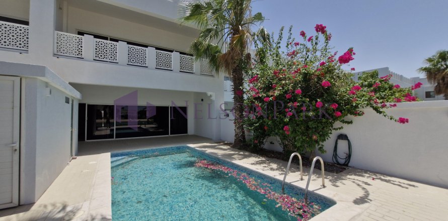 3 bedrooms Villa in Doha, Qatar No. 58462