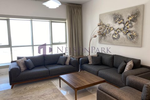 4 bedrooms Apartment in Doha, Qatar No. 58472 1
