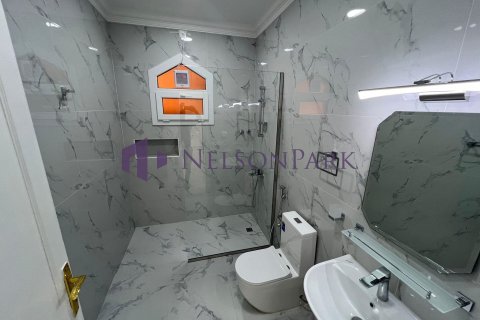 7 bedrooms Villa in Doha, Qatar No. 58475 8