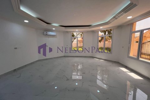 7 bedrooms Villa in Doha, Qatar No. 58475 3
