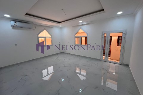 7 bedrooms Villa in Doha, Qatar No. 58475 4