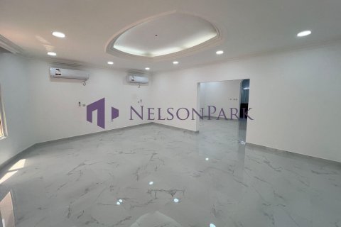 7 bedrooms Villa in Doha, Qatar No. 58475 5