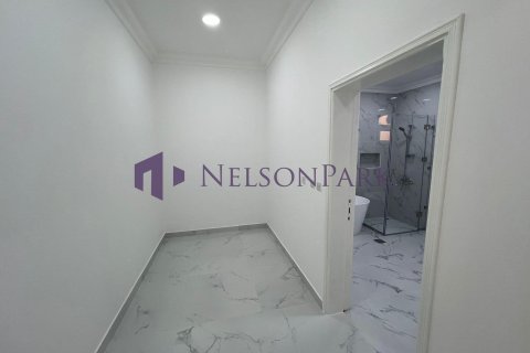 7 bedrooms Villa in Doha, Qatar No. 58475 16