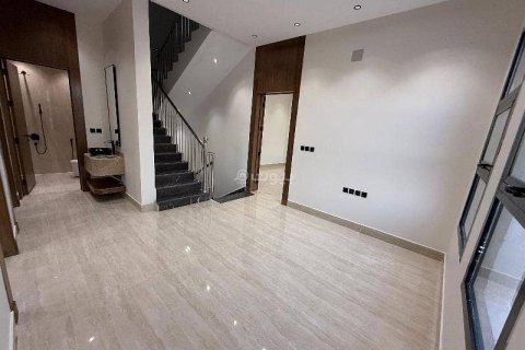 5 bedrooms Villa in Riyadh, Saudi Arabia No. 67362 15